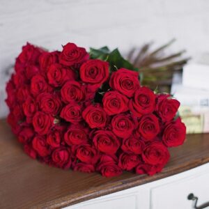 Ритуальный букет из красных роз(40 шт х60см)